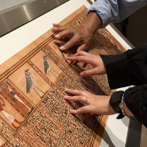 Replica tattile Libro dei Morti di Merit con oltre 5000 segni in rilievo